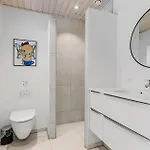 6 Bedroom In
