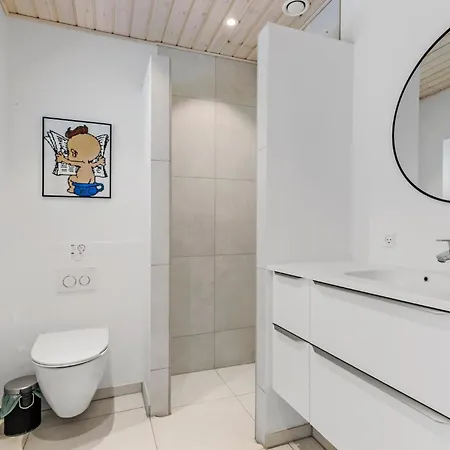 6 Bedroom In