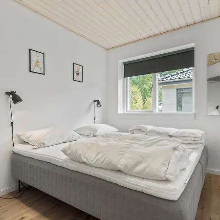 6 Bedroom In بيت للعطل Glesborg