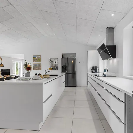 6 Bedroom In بيت للعطل Glesborg