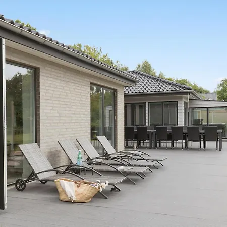 6 Bedroom In Hébergement de vacances Glesborg