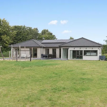 6 Bedroom In *