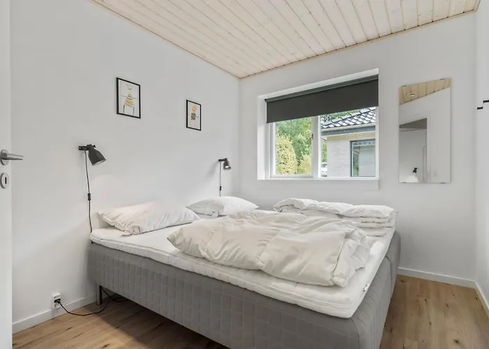 6 Bedroom In Tatil Evi Glesborg